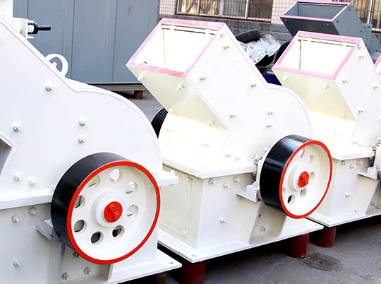 如何設(shè)計錘式破碎機(jī)的蓖條和反擊板？